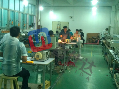 手持式自动锁螺丝机生产车间