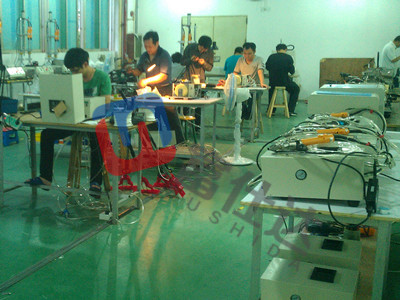 自动锁螺丝机加班场景