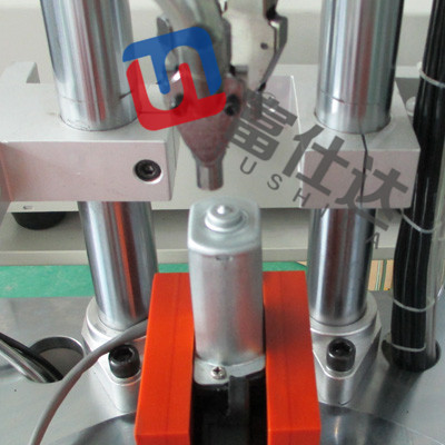 自动锁付右边电机螺丝