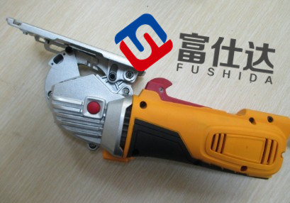 切割机自动锁螺丝案例