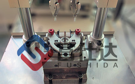 自动锁长螺丝设备