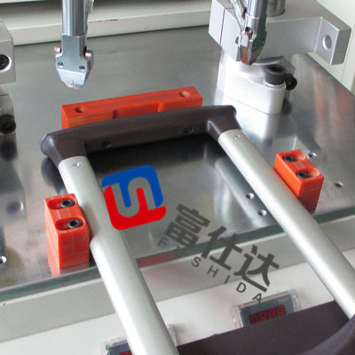 行李箱专用自动锁螺丝机