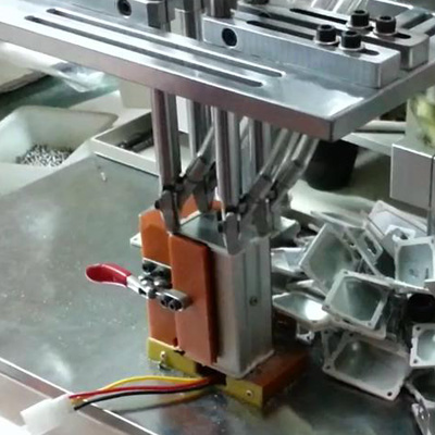 电动车控制器自动拧螺丝设备