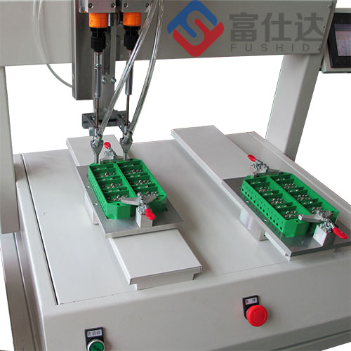 自动锁螺丝机应用端子生产